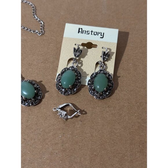Beonon Vintage Green Gemstone Drop Earrings – Antique Silver Tone Jewelry - Picture 3 of 3